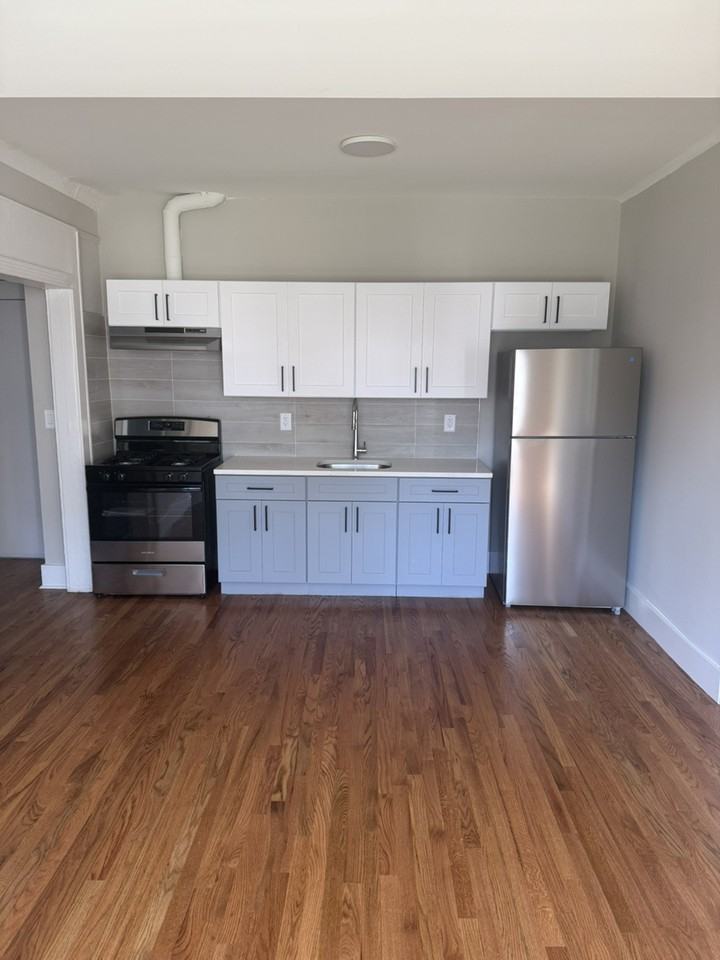 515 W Seventh St - Photo 6 of 8