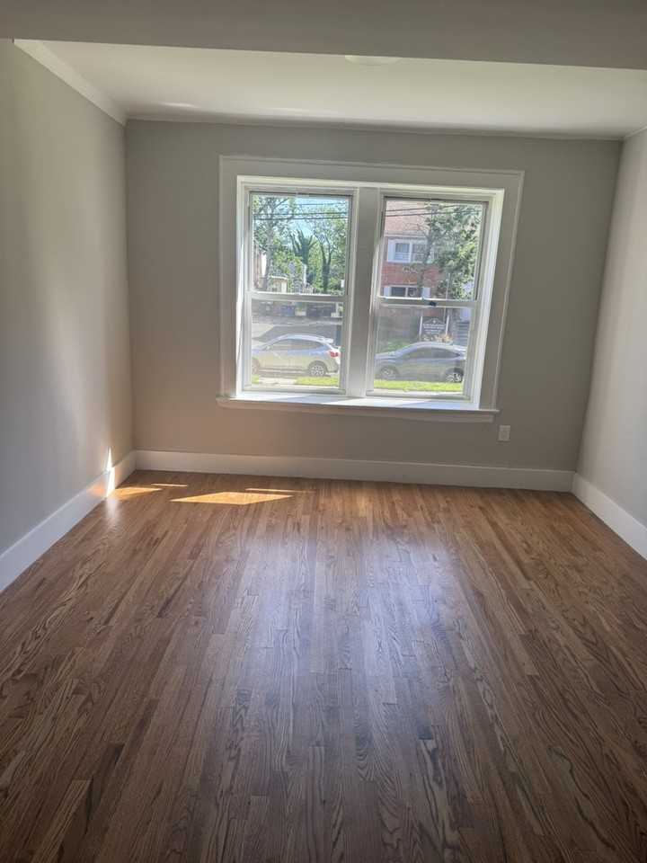 515 W Seventh St - Photo 2 of 8