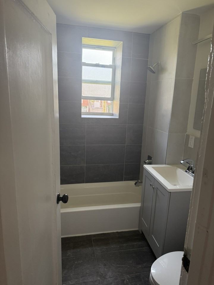 515 W Seventh St - Photo 5 of 8