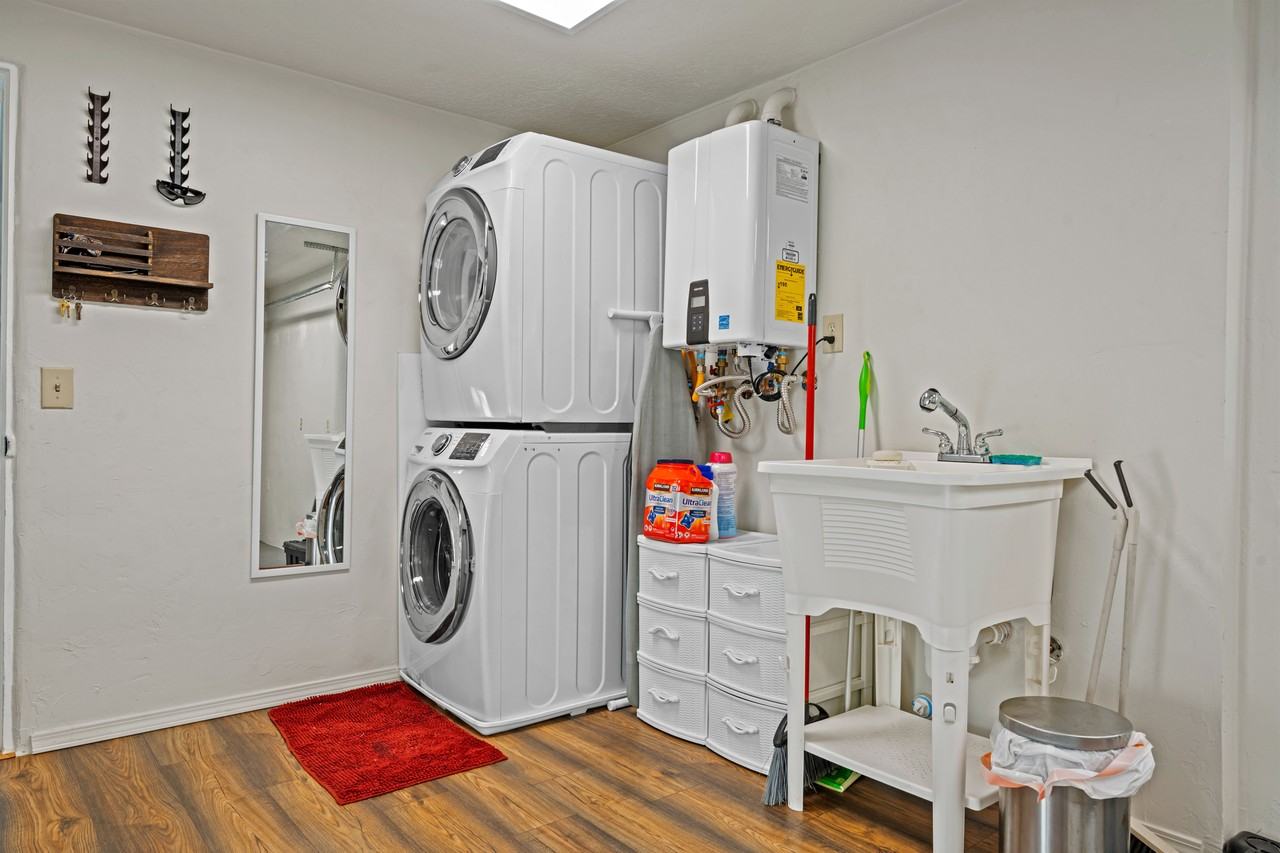 4908 Burton Ave Se - Photo 6 of 11
