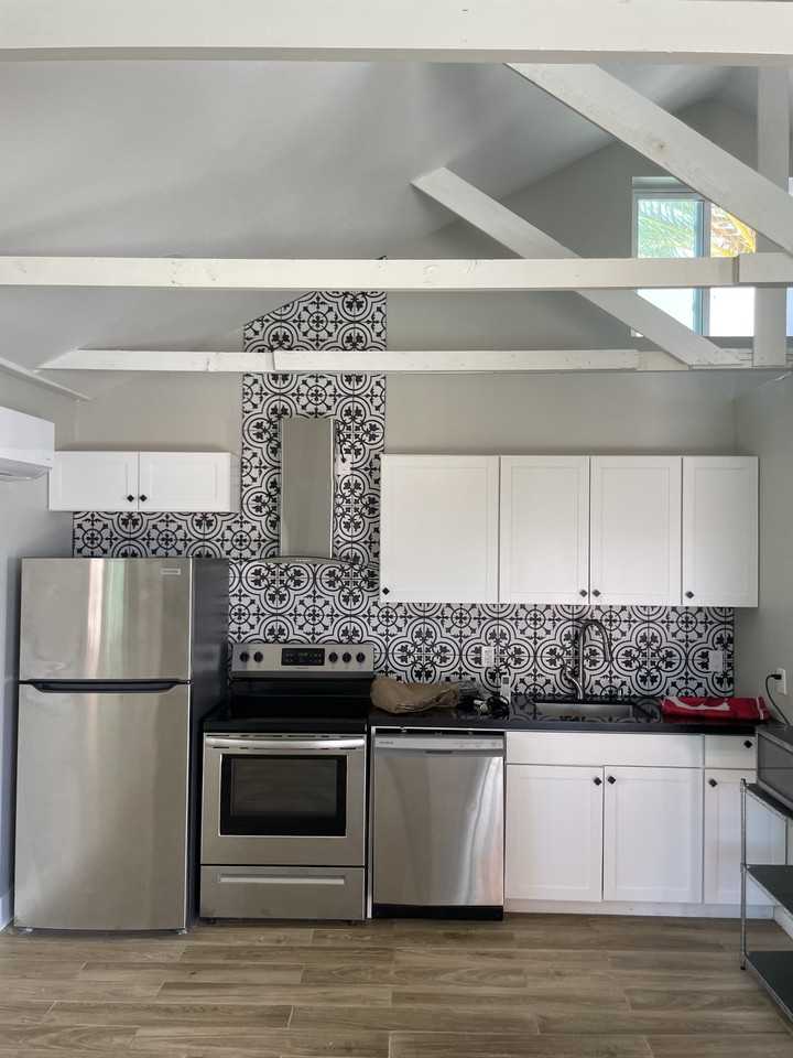 706 Vale View Drive Guest House #A - Photo 2 of 7