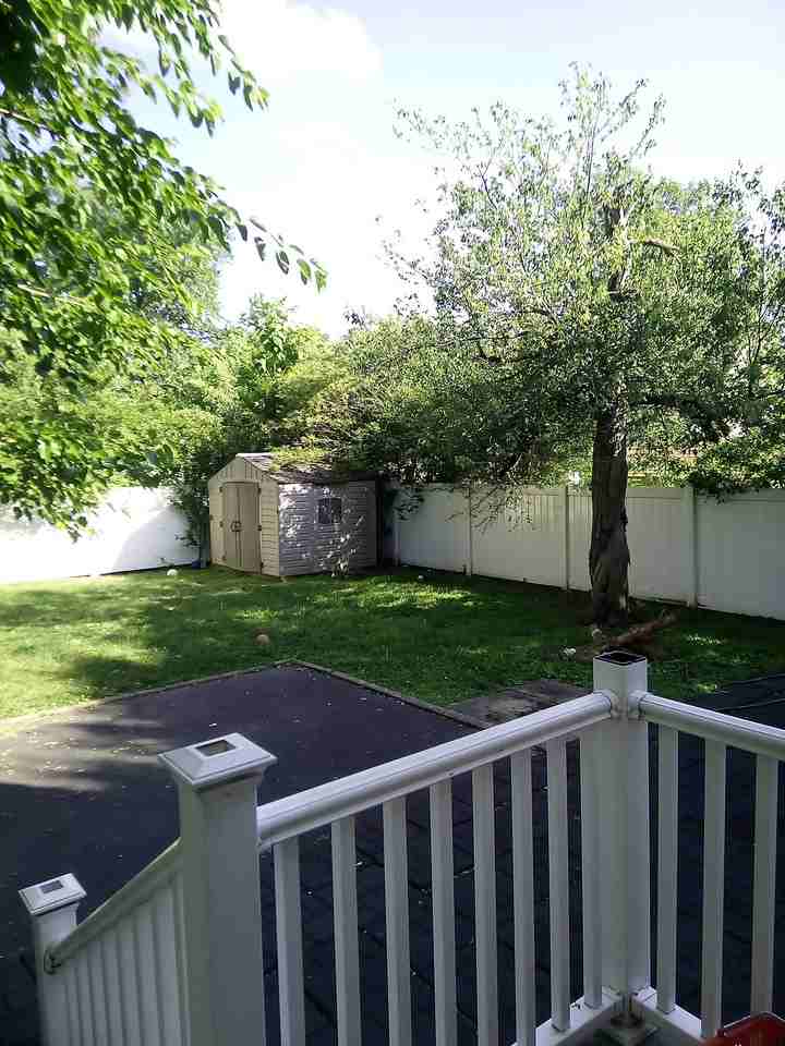 910 E Henry St #NA - Photo 3 of 4