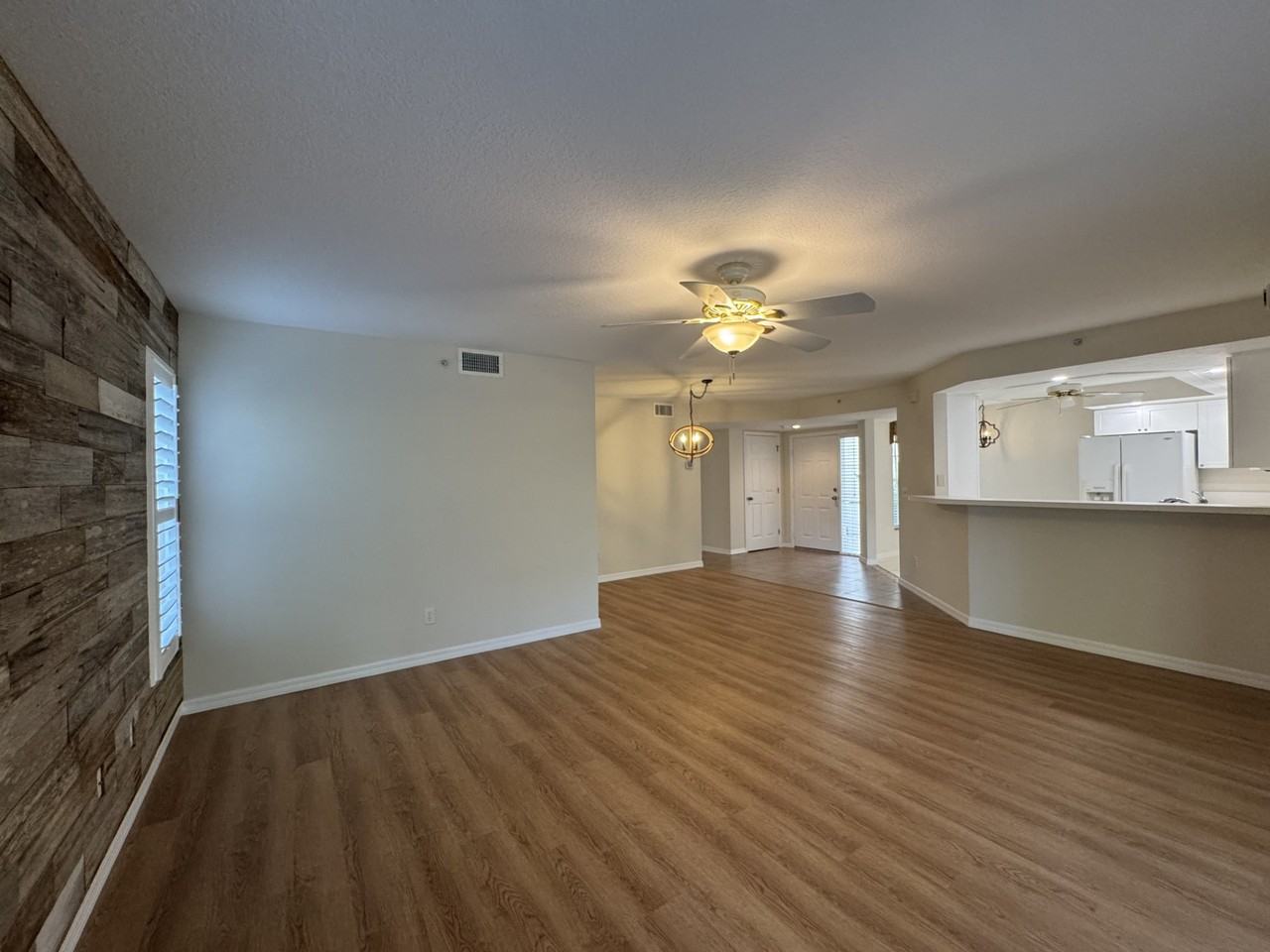815 Montrose Dr #104 - Photo 3 of 30