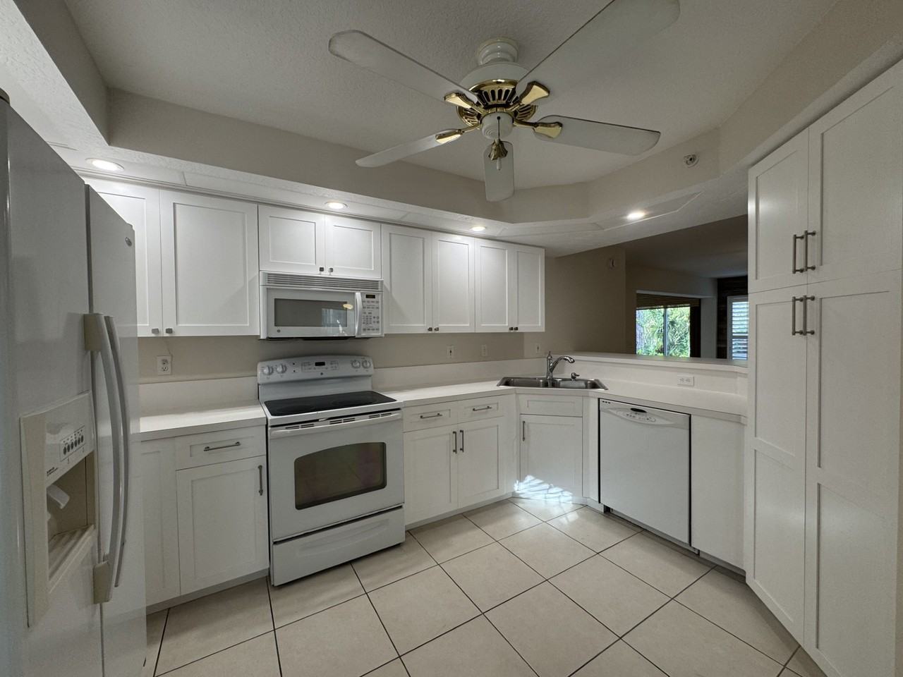 815 Montrose Dr #104 - Photo 6 of 30