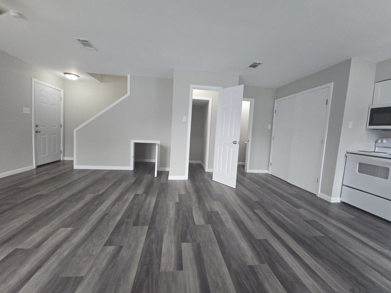 207 River Oaks Dr #E - Photo 3 of 15