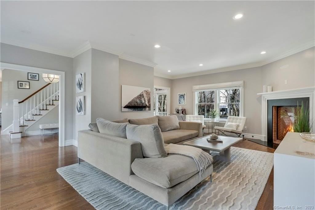 67 Prospect St - Photo 4 of 19