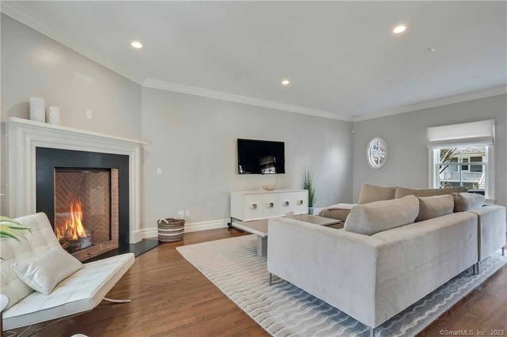 67 Prospect St - Photo 5 of 19