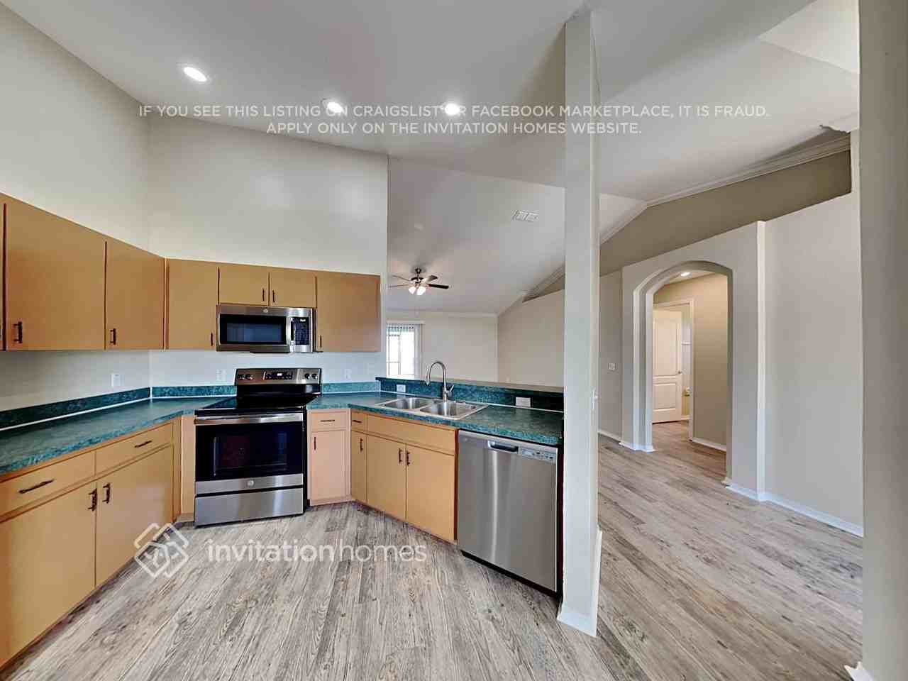 1721 James Pointe Dr - Photo 5 of 18