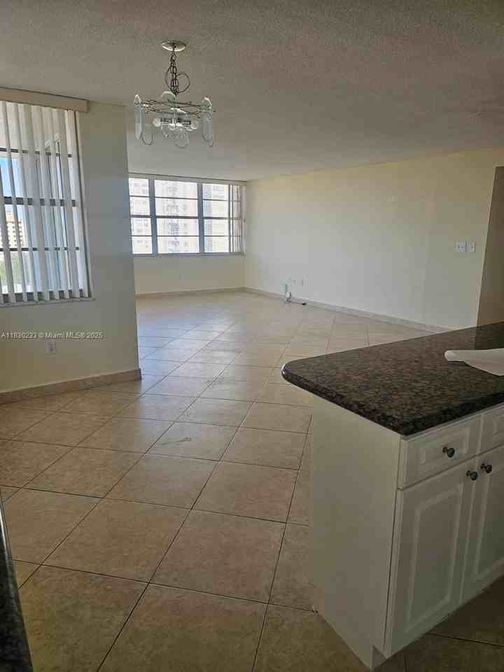 18011 Biscayne Blvd #1504 - Photo 4 of 10