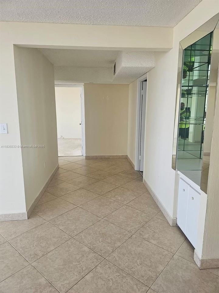 18011 Biscayne Blvd #1504 - Photo 5 of 10