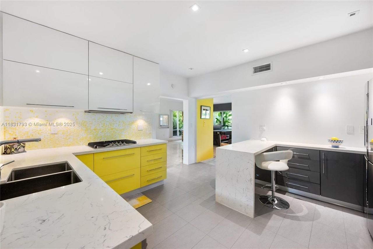 1101 98th St #1 - Photo 3 of 17