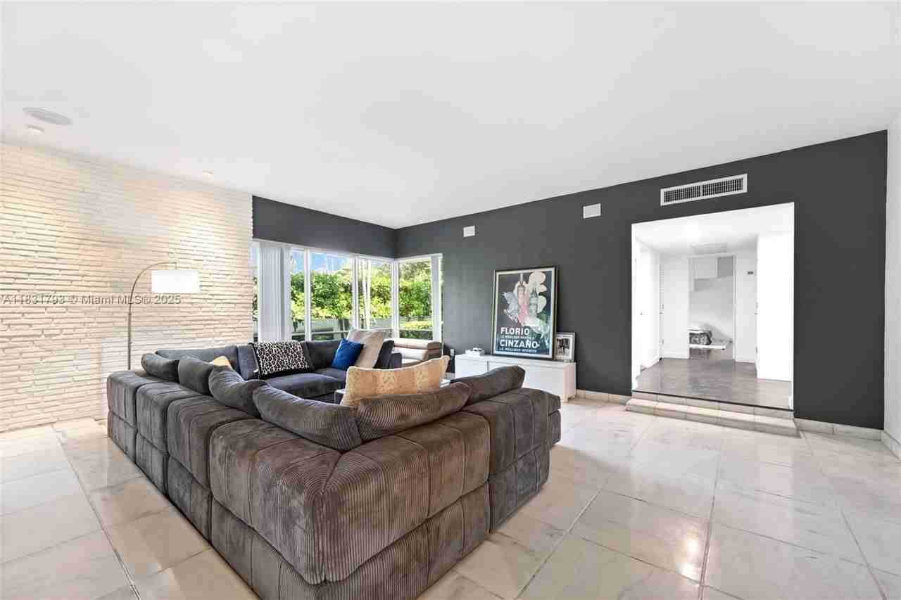 1101 98th St #1 - Photo 7 of 17