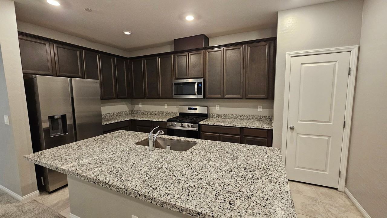 503 Granite Arch St - Photo 4 of 17