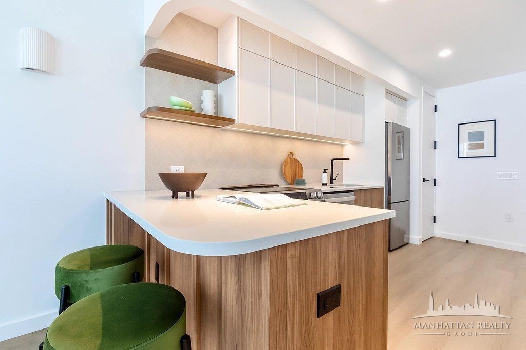 Dean St #826 - Photo 3 of 10