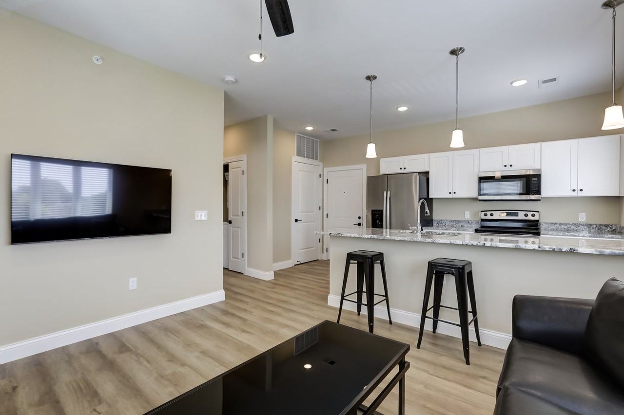 305 W Clark St - Photo 2 of 50