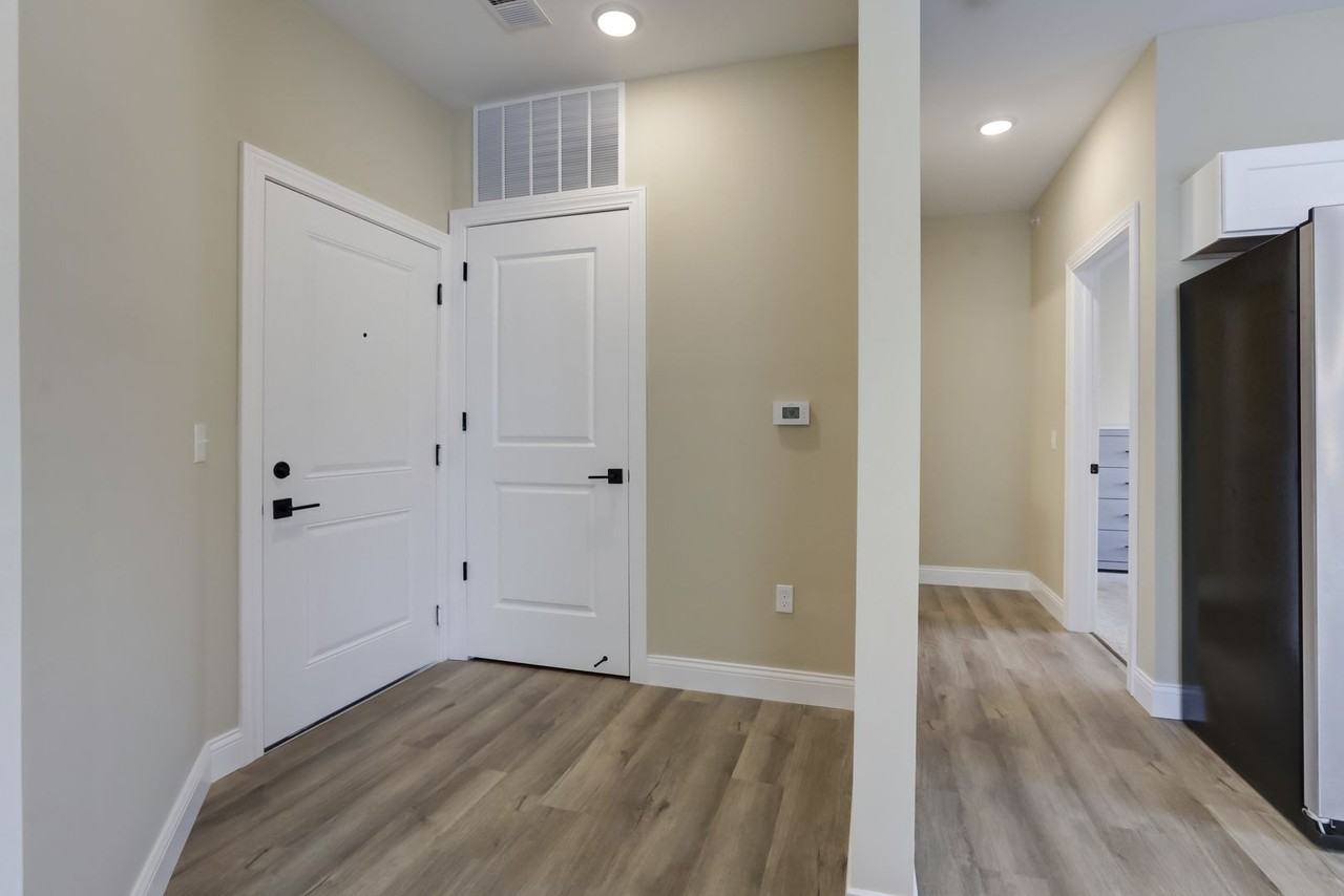 305 W Clark St - Photo 7 of 50