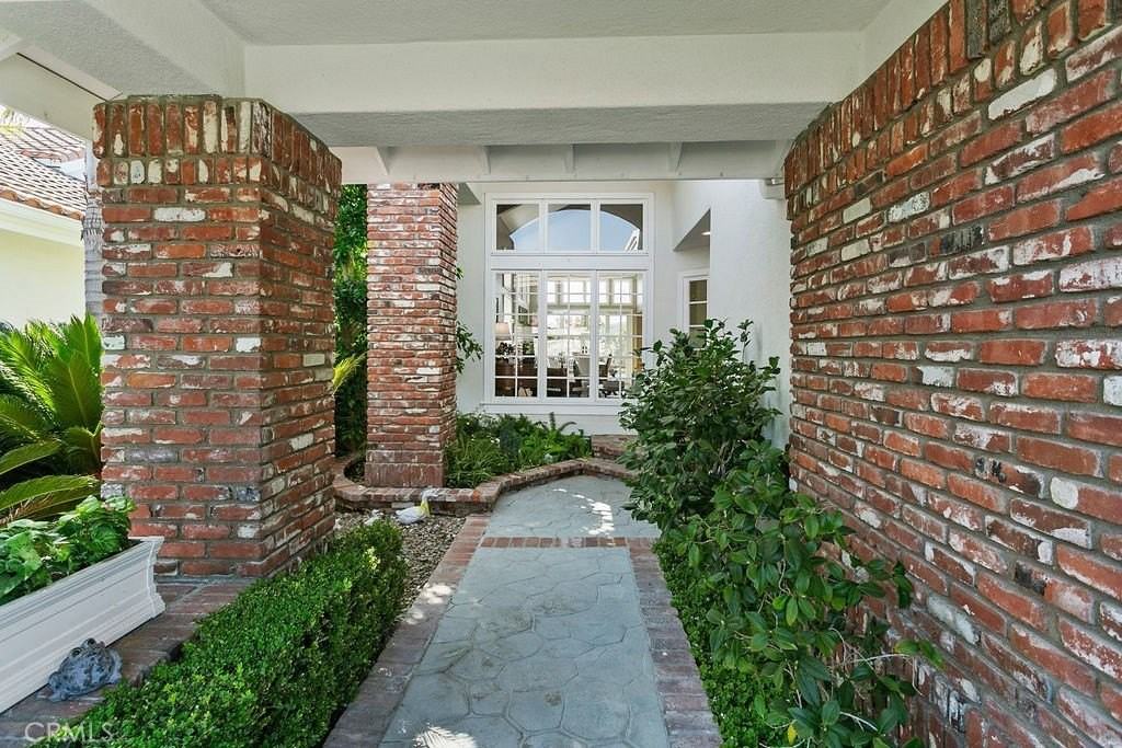 1 White Sail - Photo 3 of 50