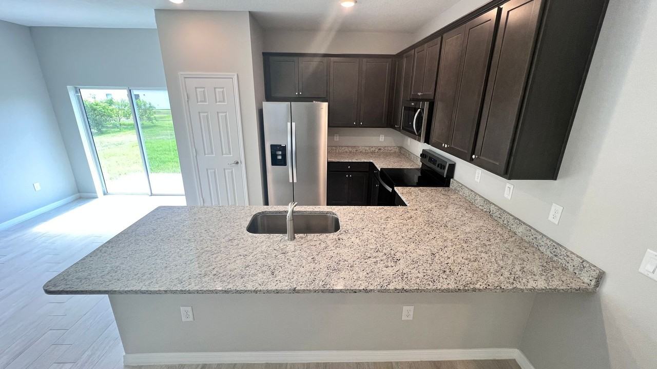 3299 Bowline Ave Se - Photo 6 of 39