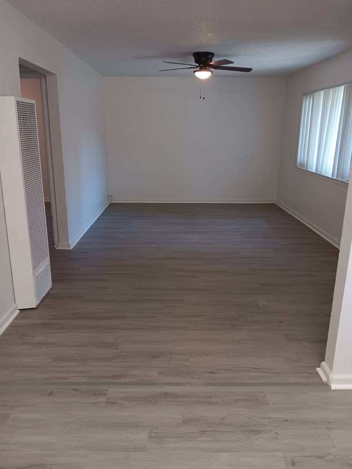 2419 Mariposa Ave - Photo 3 of 15