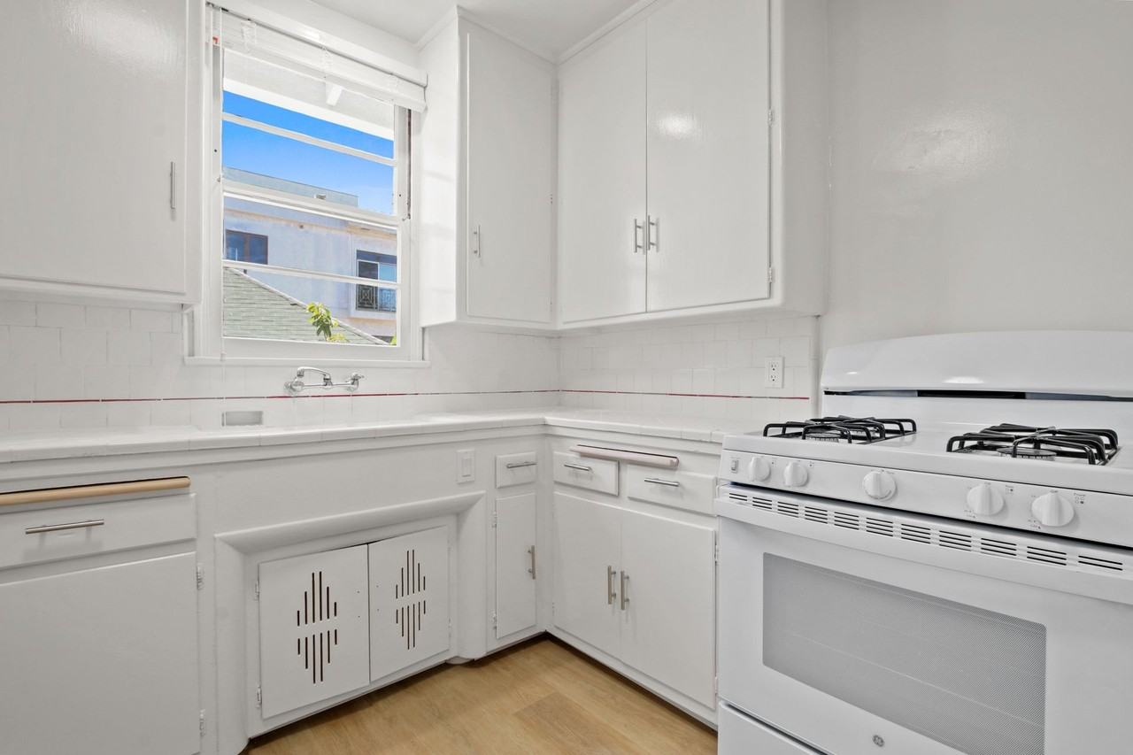 1034 5th St in Santa Monica - Photo 3 of 4