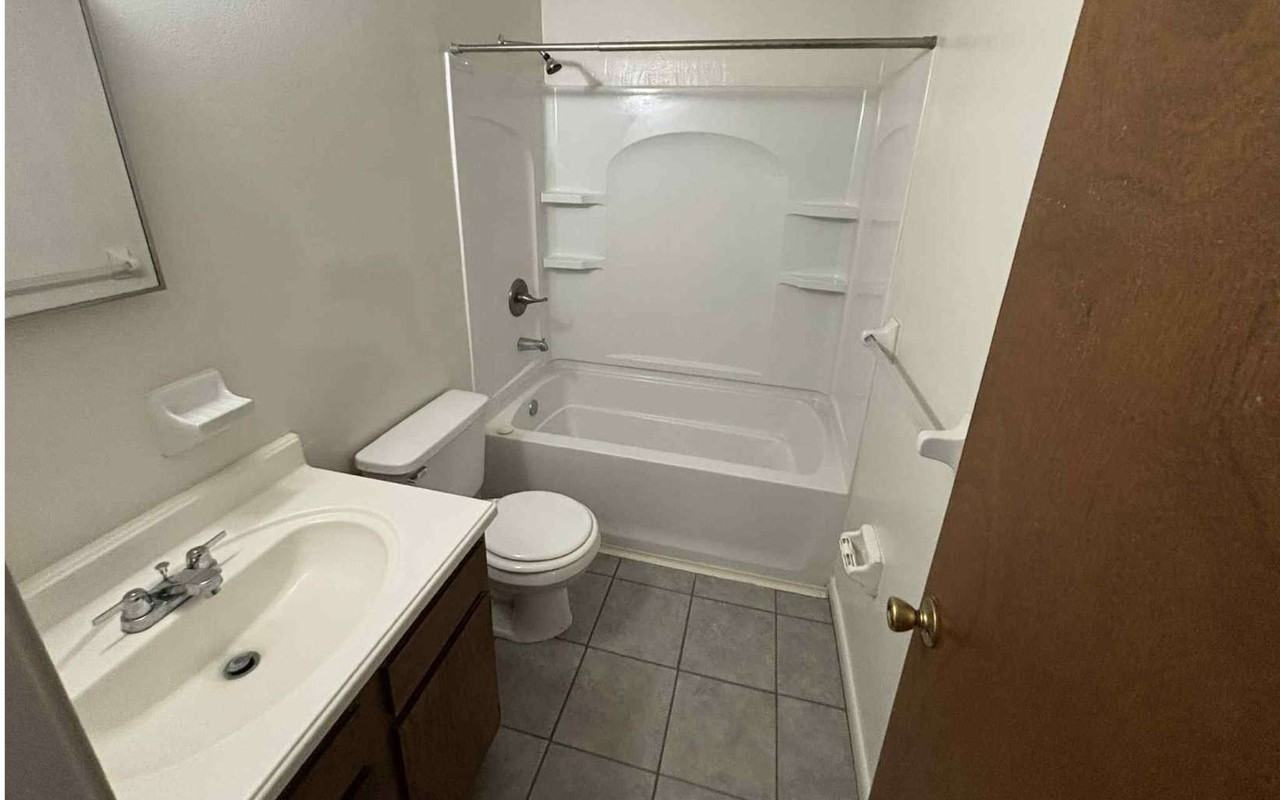 3875 Nw Huntsboro St Apt 101 - Photo 6 of 10