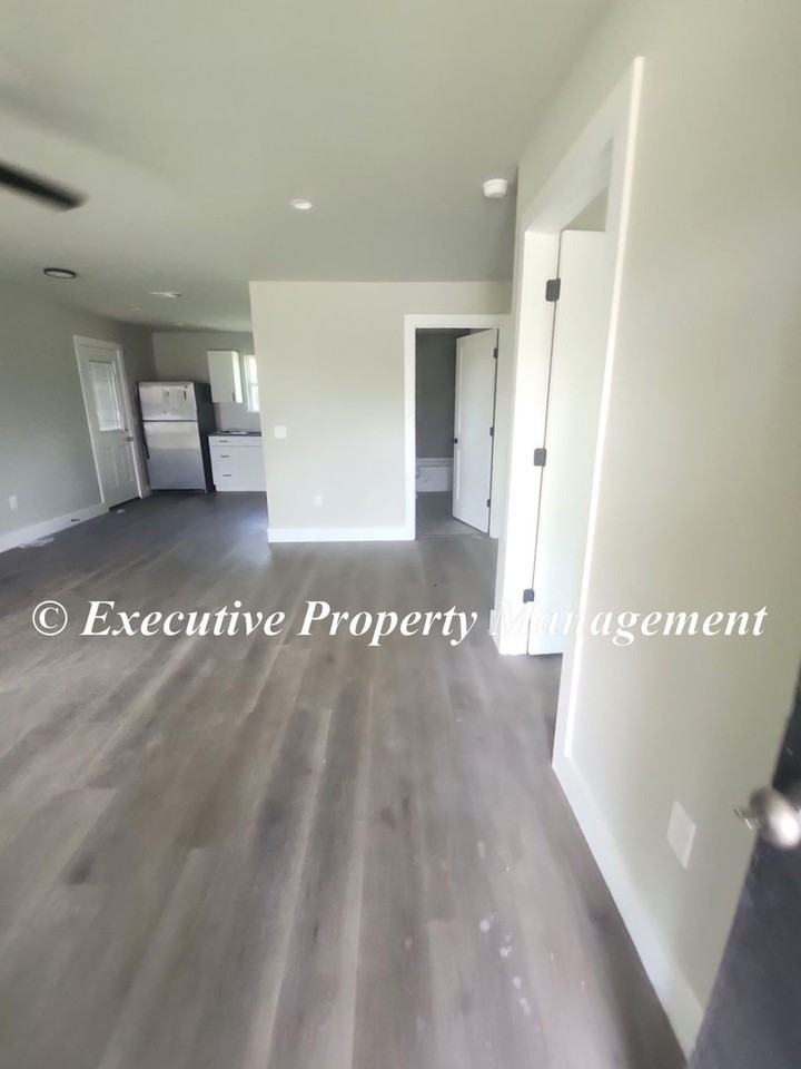 504 W Avenue A - Photo 3 of 11