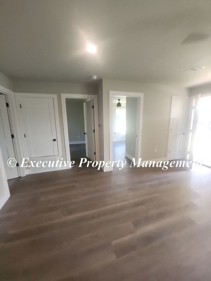 504 W Avenue A - Photo 4 of 11