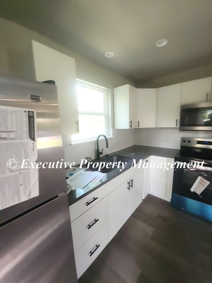 504 W Avenue A - Photo 7 of 11