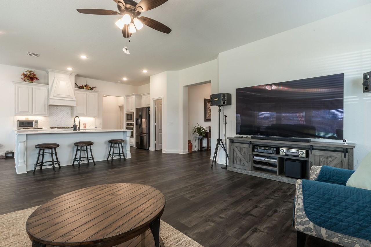 1073 Canuela Way - Photo 6 of 47