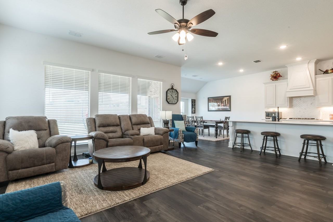 1073 Canuela Way - Photo 7 of 47