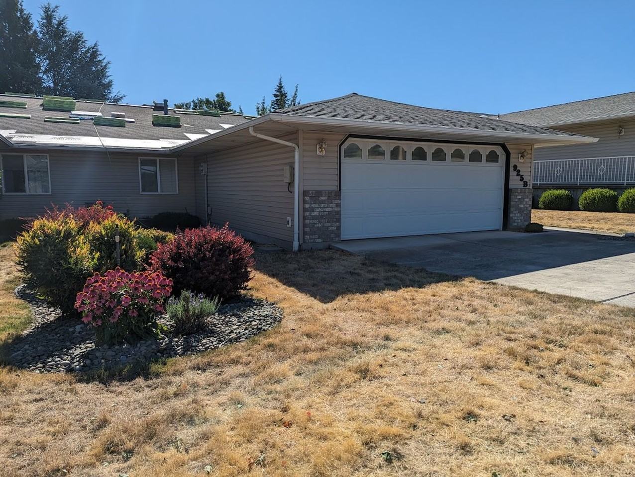 925 Hawthorne St #B - Photo 2 of 19