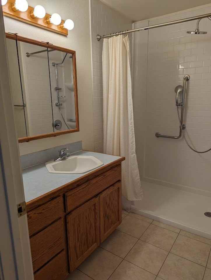 925 Hawthorne St #B - Photo 6 of 19