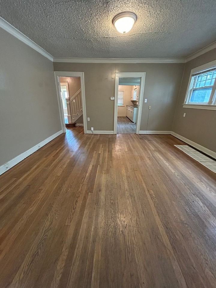 5431 Harrison St - Photo 3 of 12