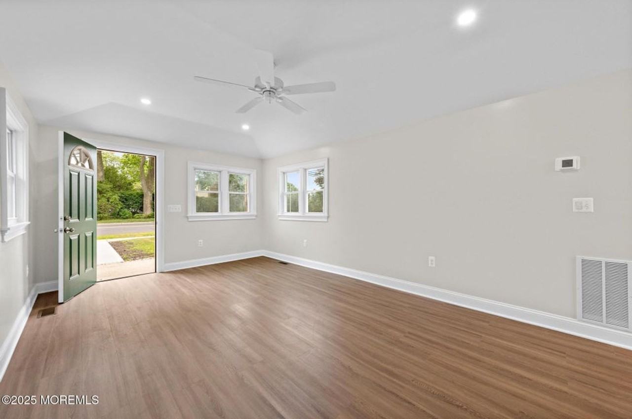 607 Warren Ave - Photo 3 of 11