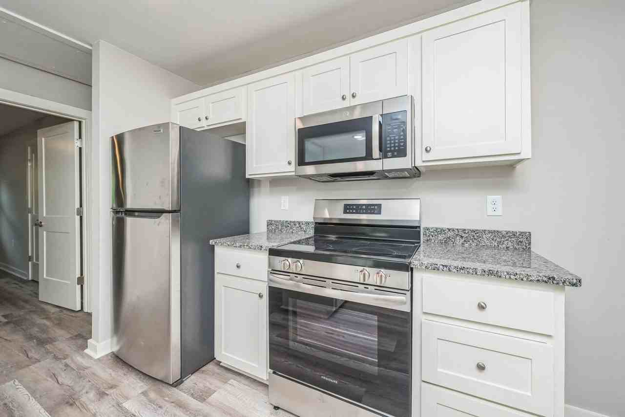 1300 Adams St - Photo 6 of 24
