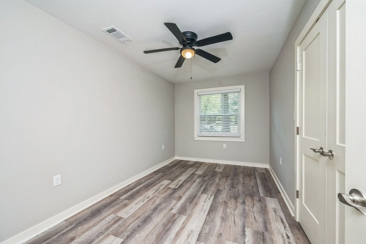 1300 Adams St - Photo 7 of 24