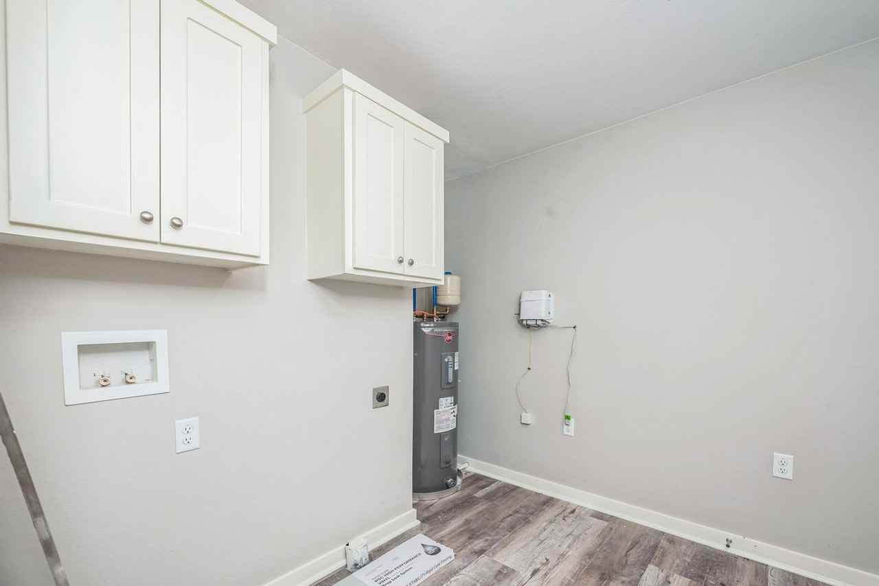 1300 Adams St - Photo 5 of 24