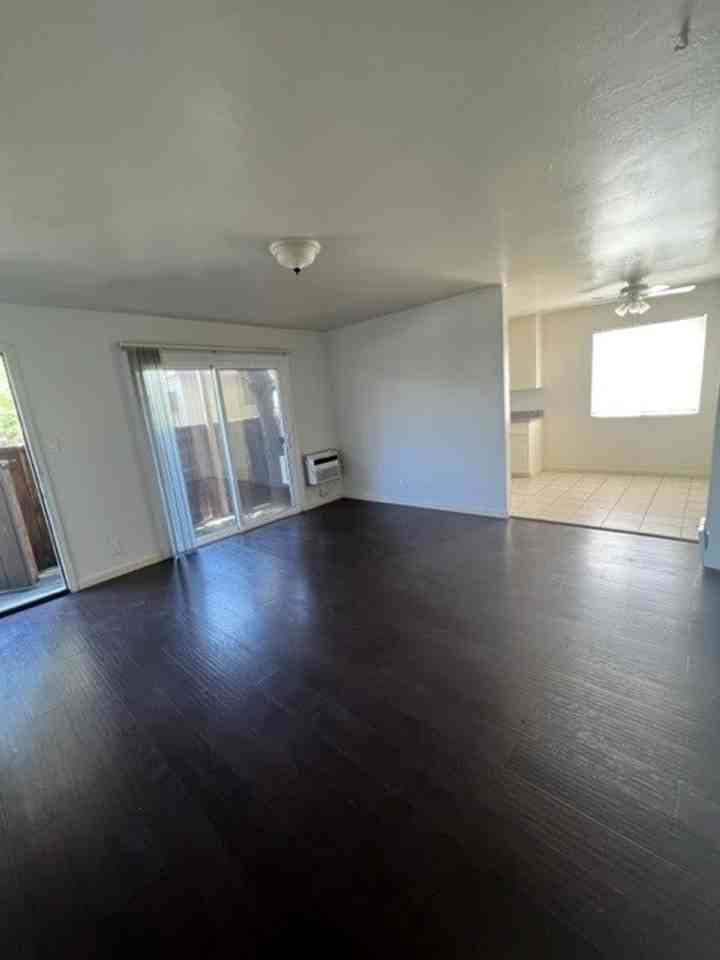 425 - 991-997 Ravenscourt Ave - Photo 2 of 13
