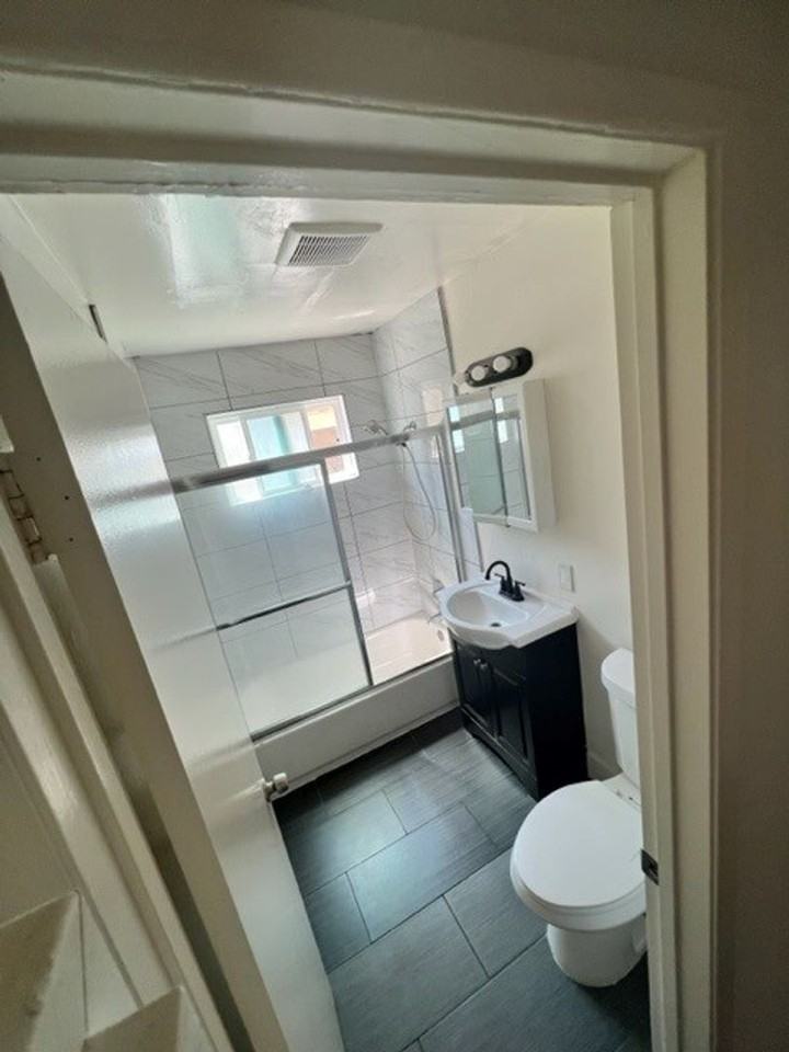 425 - 991-997 Ravenscourt Ave - Photo 3 of 13