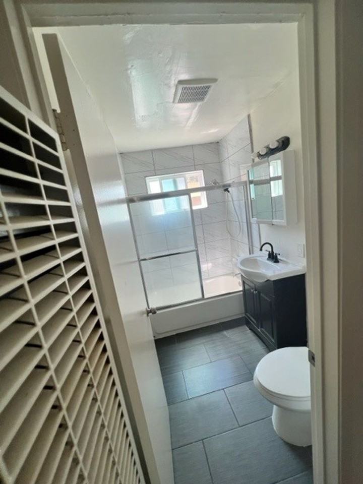 425 - 991-997 Ravenscourt Ave - Photo 4 of 13