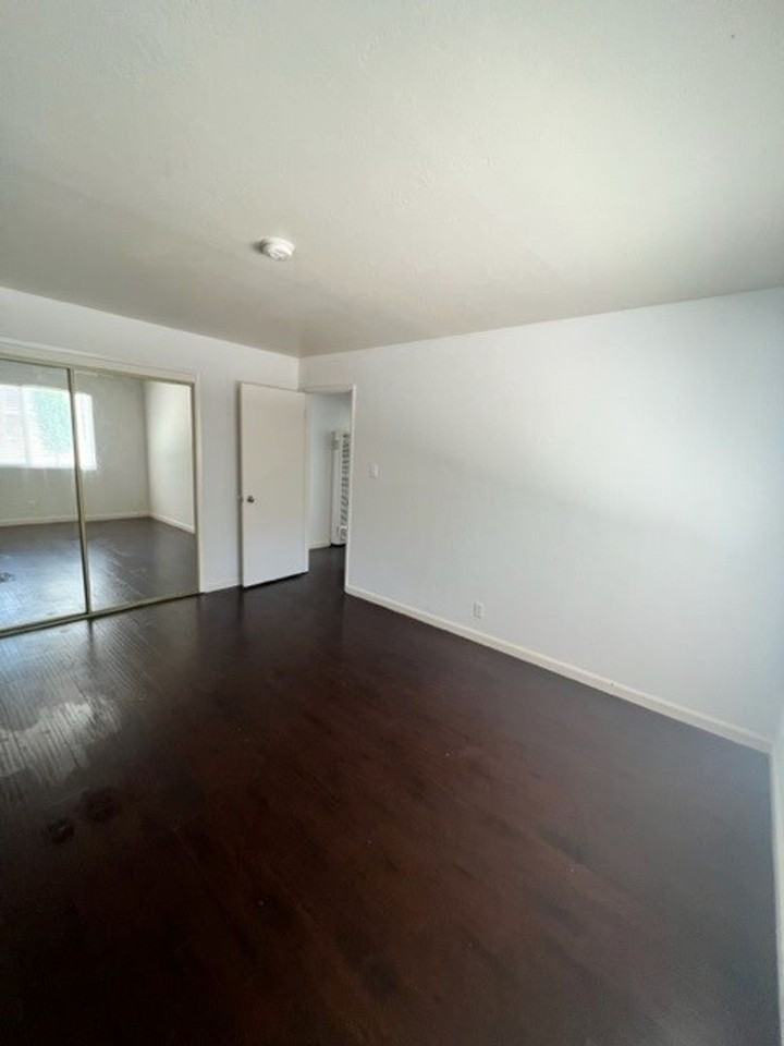 425 - 991-997 Ravenscourt Ave - Photo 5 of 13