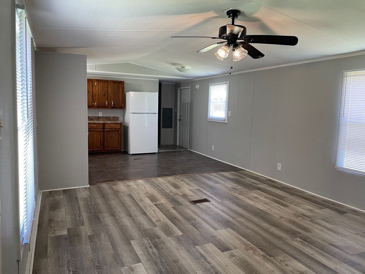 301 Star Ln - Photo 3 of 22