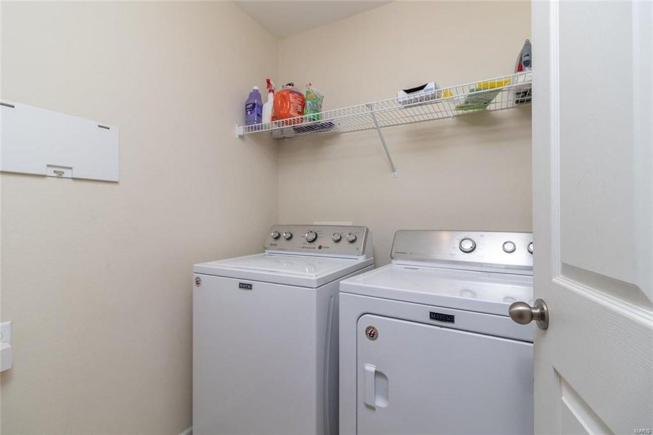 24183 Tanglewood Rd - Photo 7 of 10