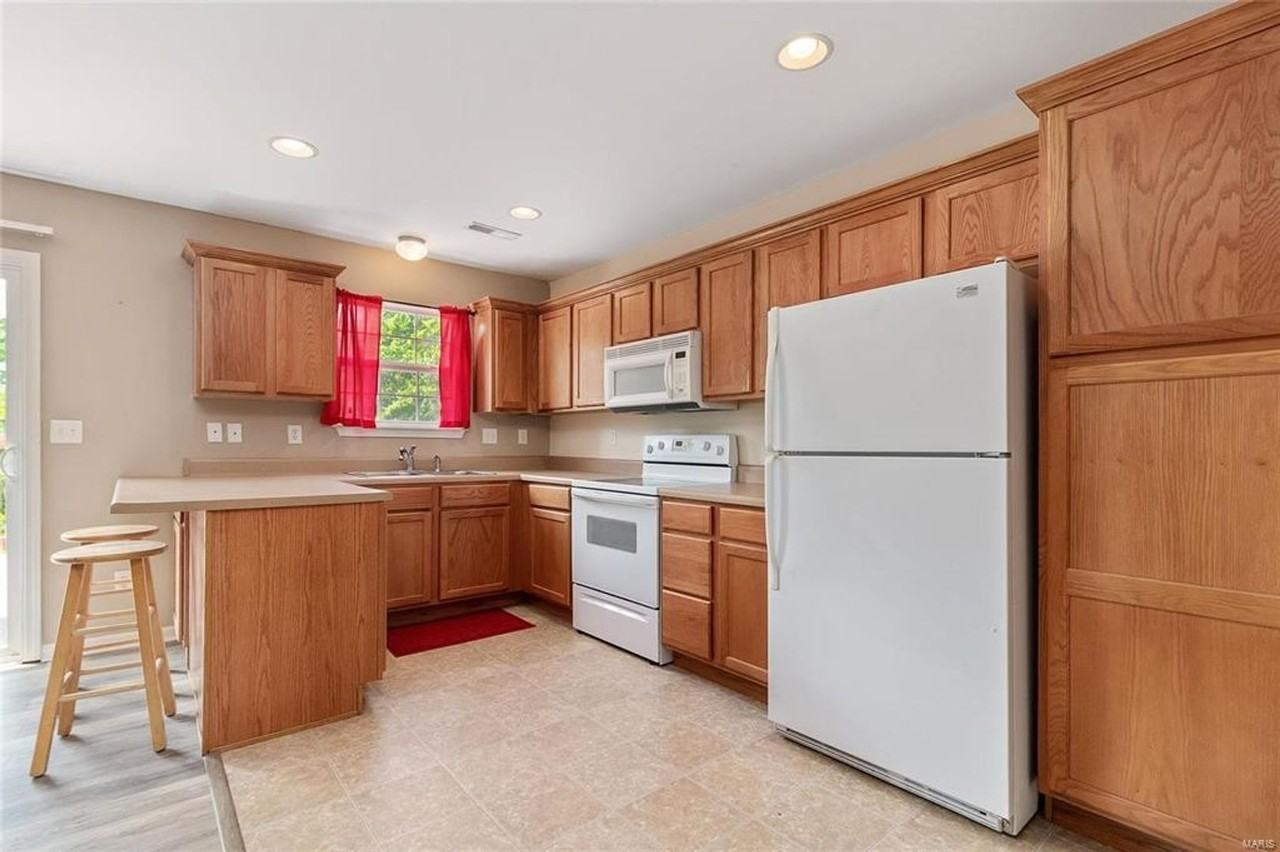 24183 Tanglewood Rd - Photo 4 of 10