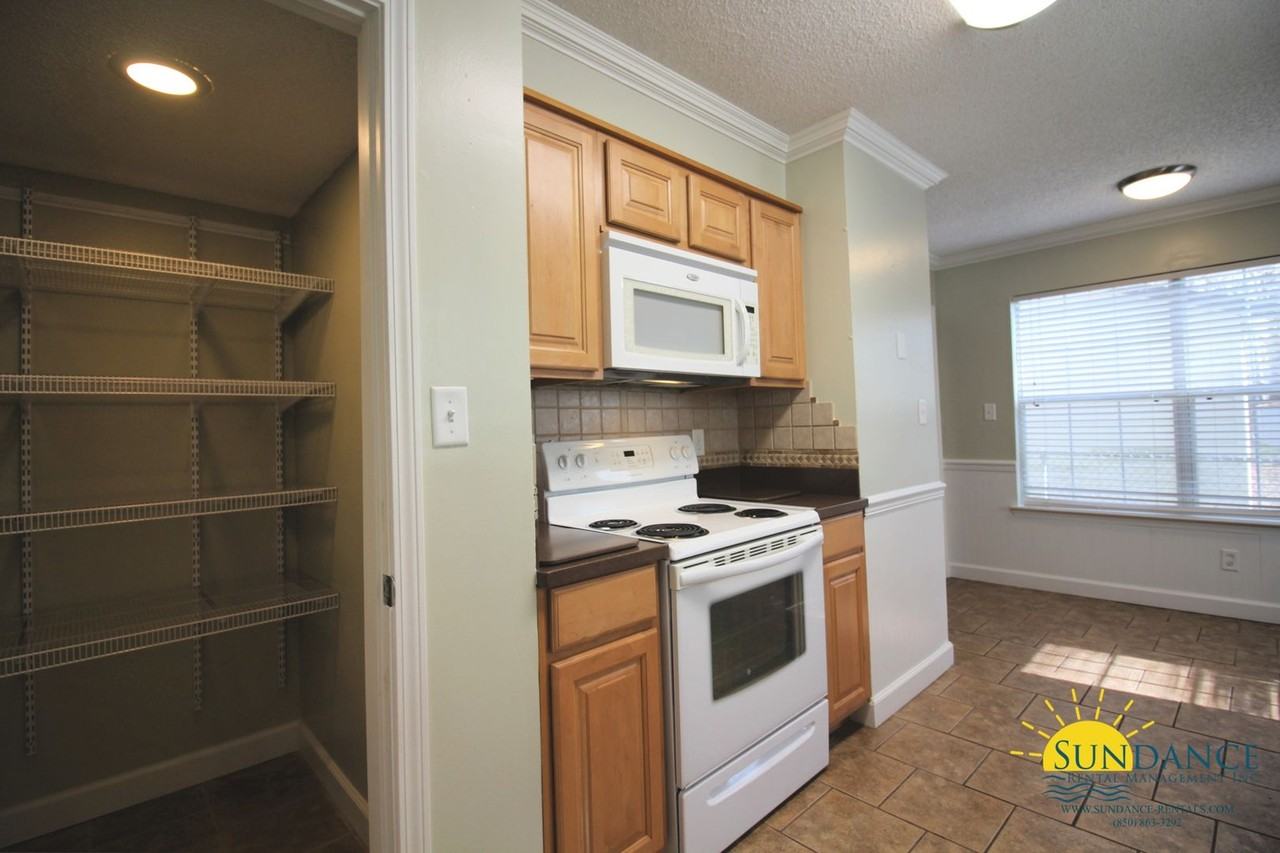 2622 Windsor Ln N - Photo 4 of 14