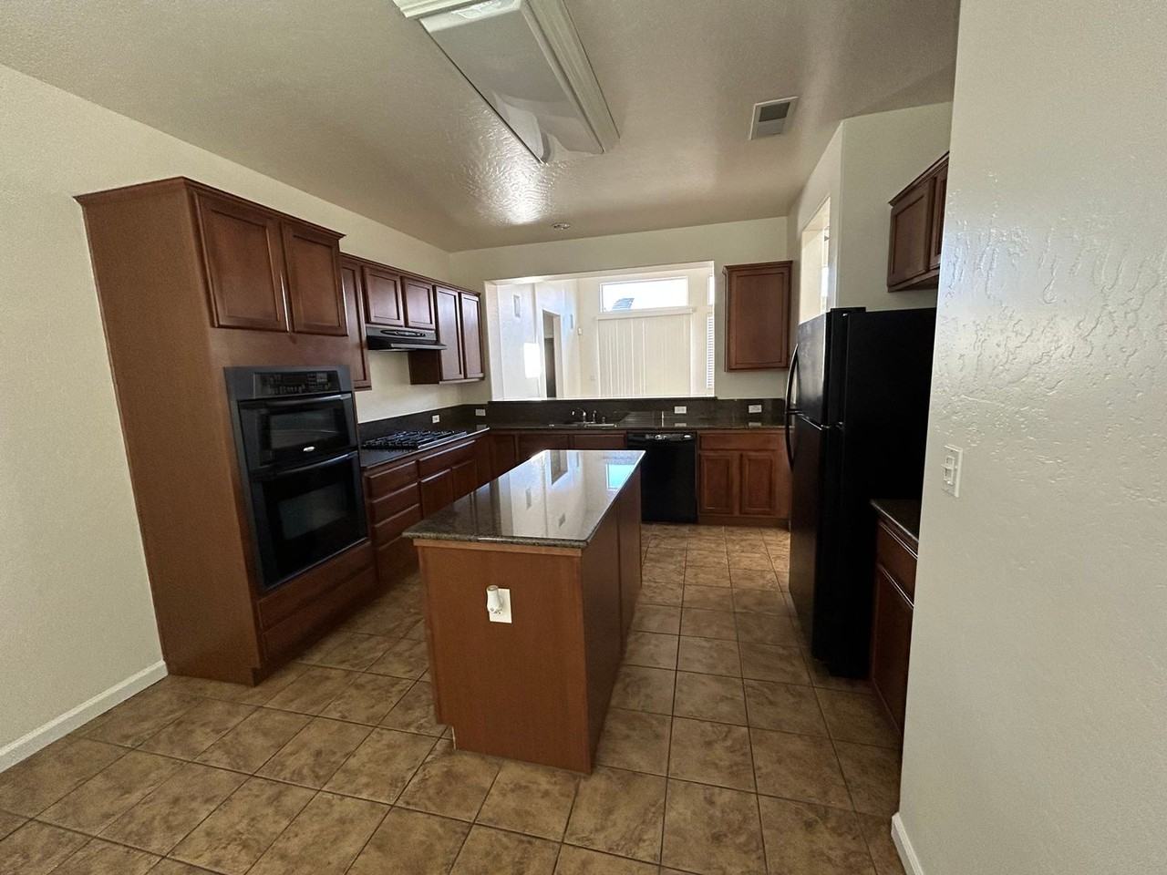 1422 N Selva Ct - Photo 3 of 14