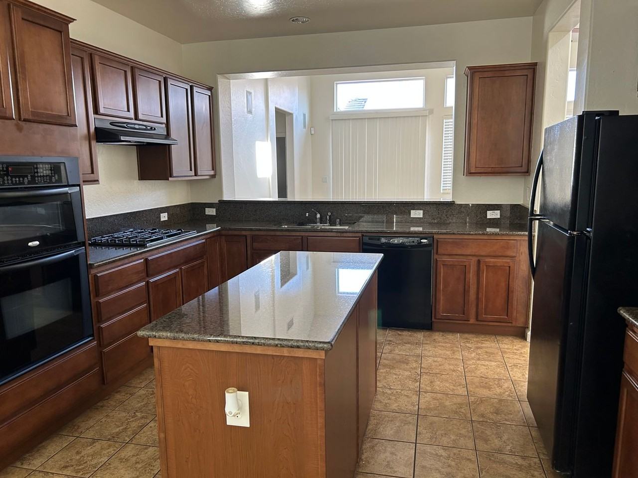 1422 N Selva Ct - Photo 4 of 14