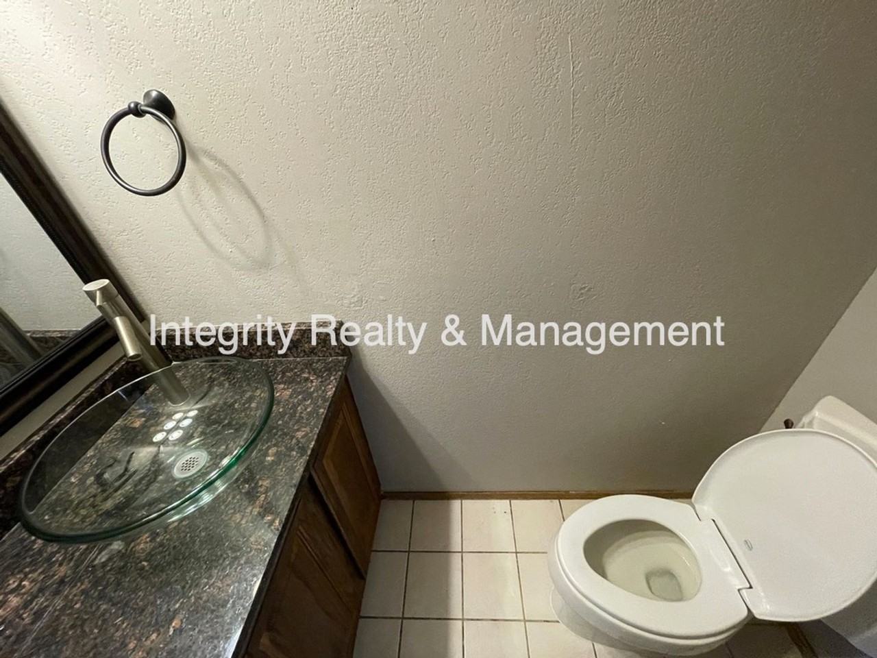2626 E Nichols Cir - Photo 4 of 16