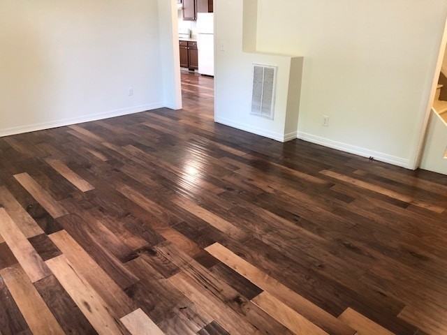 705 Stone St - Photo 3 of 6