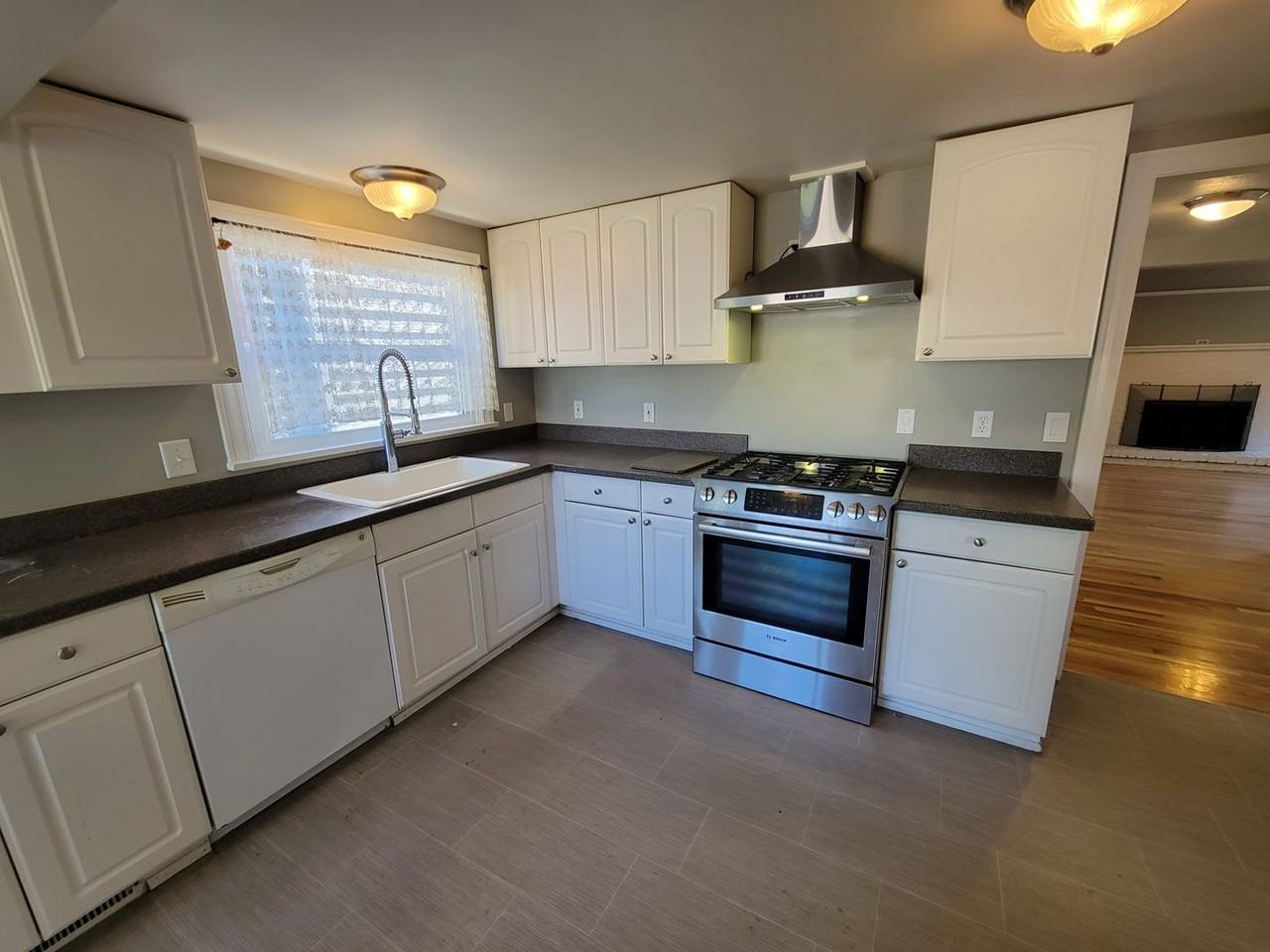 9225 Wallingford Ave N - Photo 3 of 25